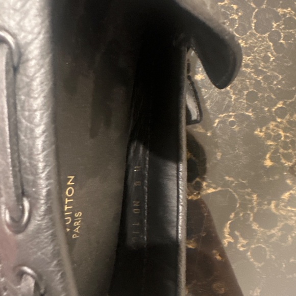 Louis Vuitton - Picture 4 of 4